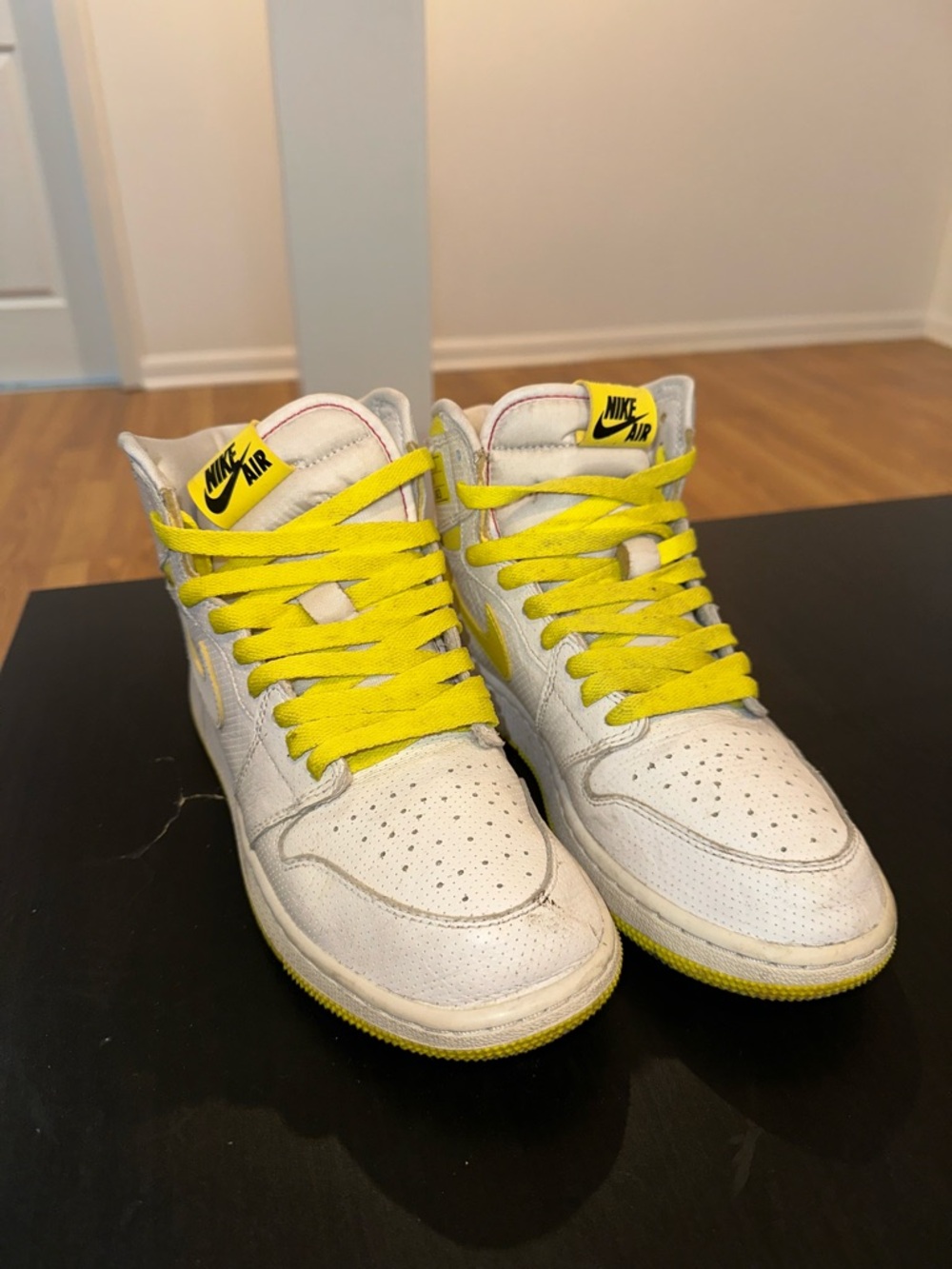 Jordan 1 Retro High First Class Flight View 2